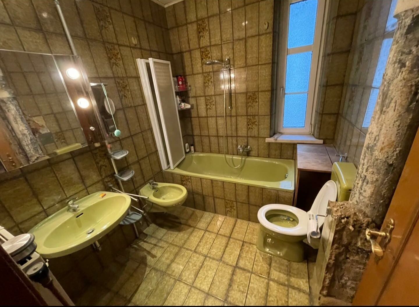 Badsanierung Wien altes Badezimmer